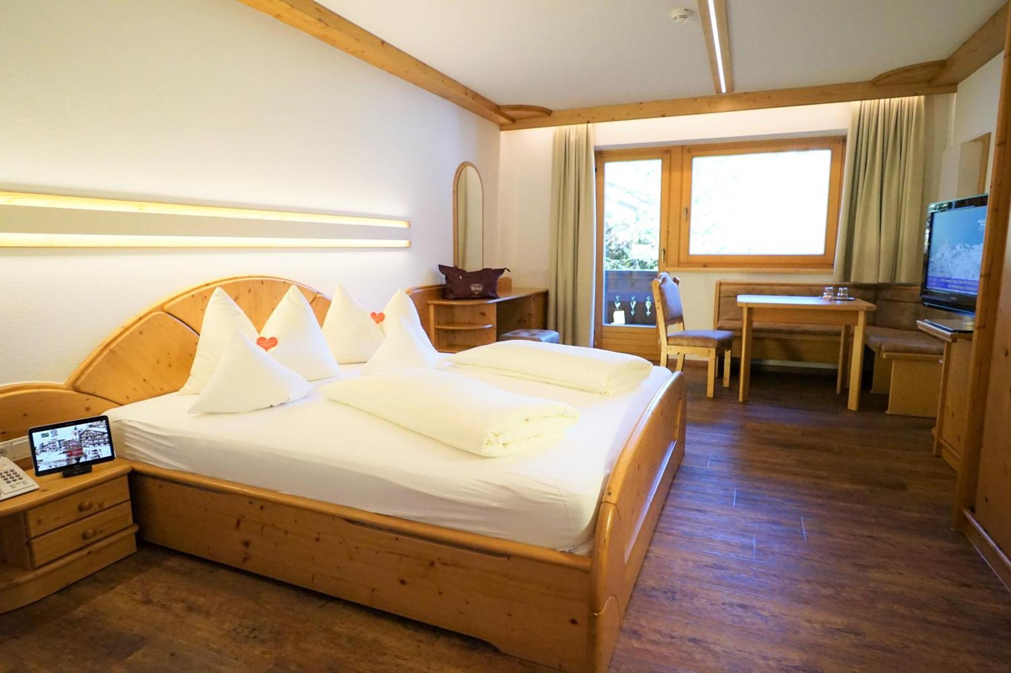Alpenbad Hotel Hohenhaus Tux Exterior foto