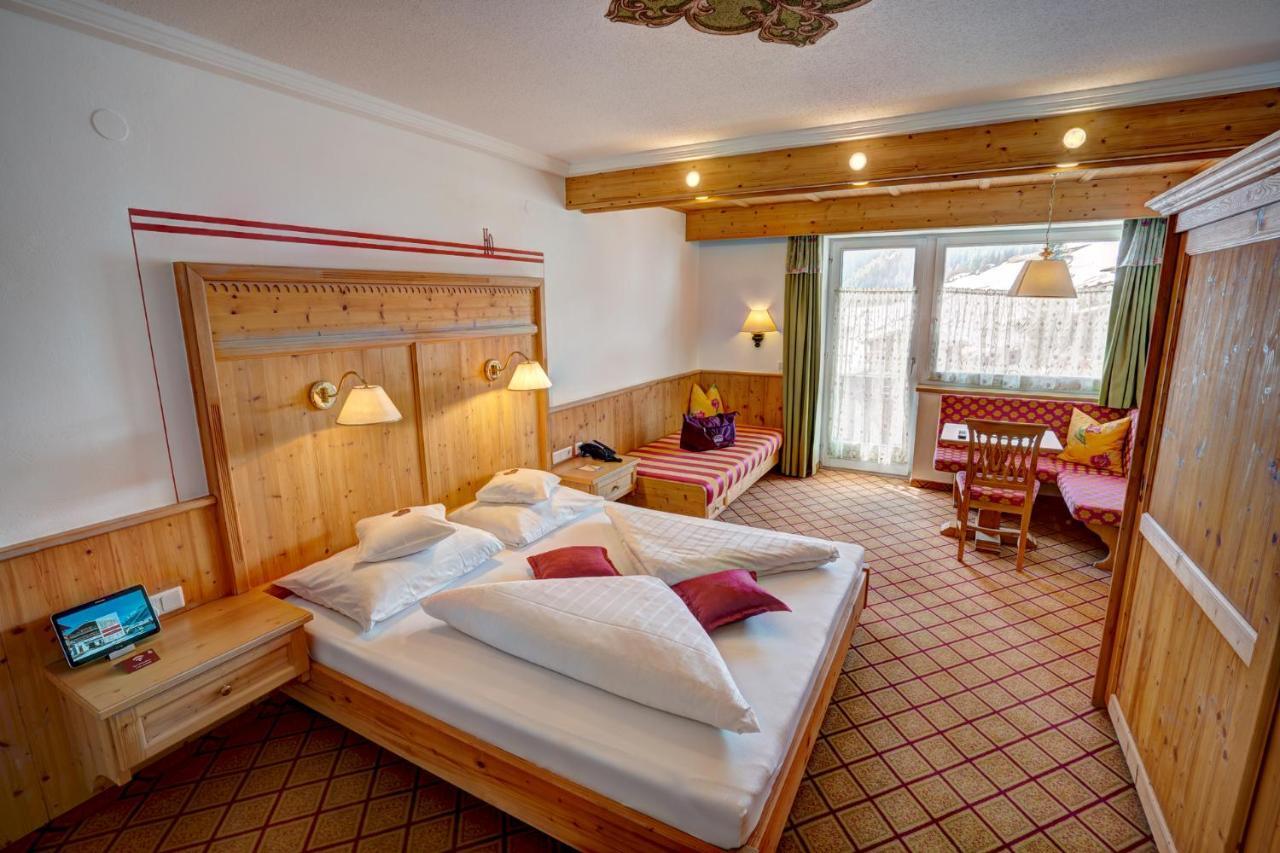 Alpenbad Hotel Hohenhaus Tux Quarto foto